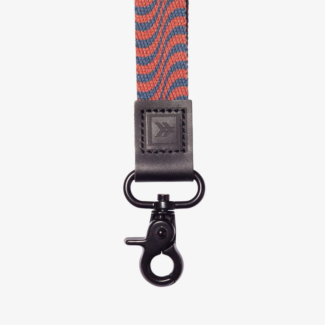 THREAD LANYARD NECK