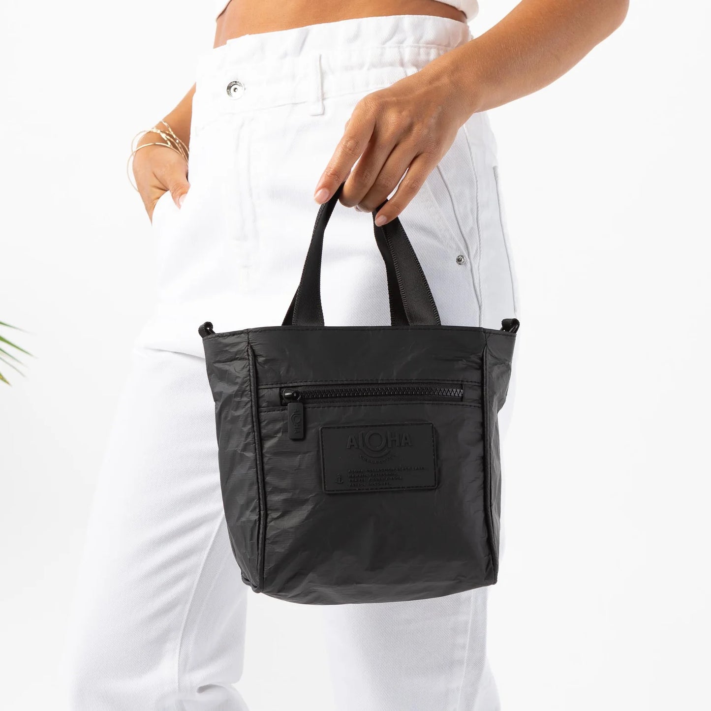 ALOHA MONOCHROME CROSSBODY