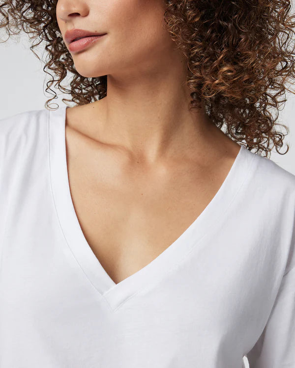 VUORI TEE SUTTON V-NECK