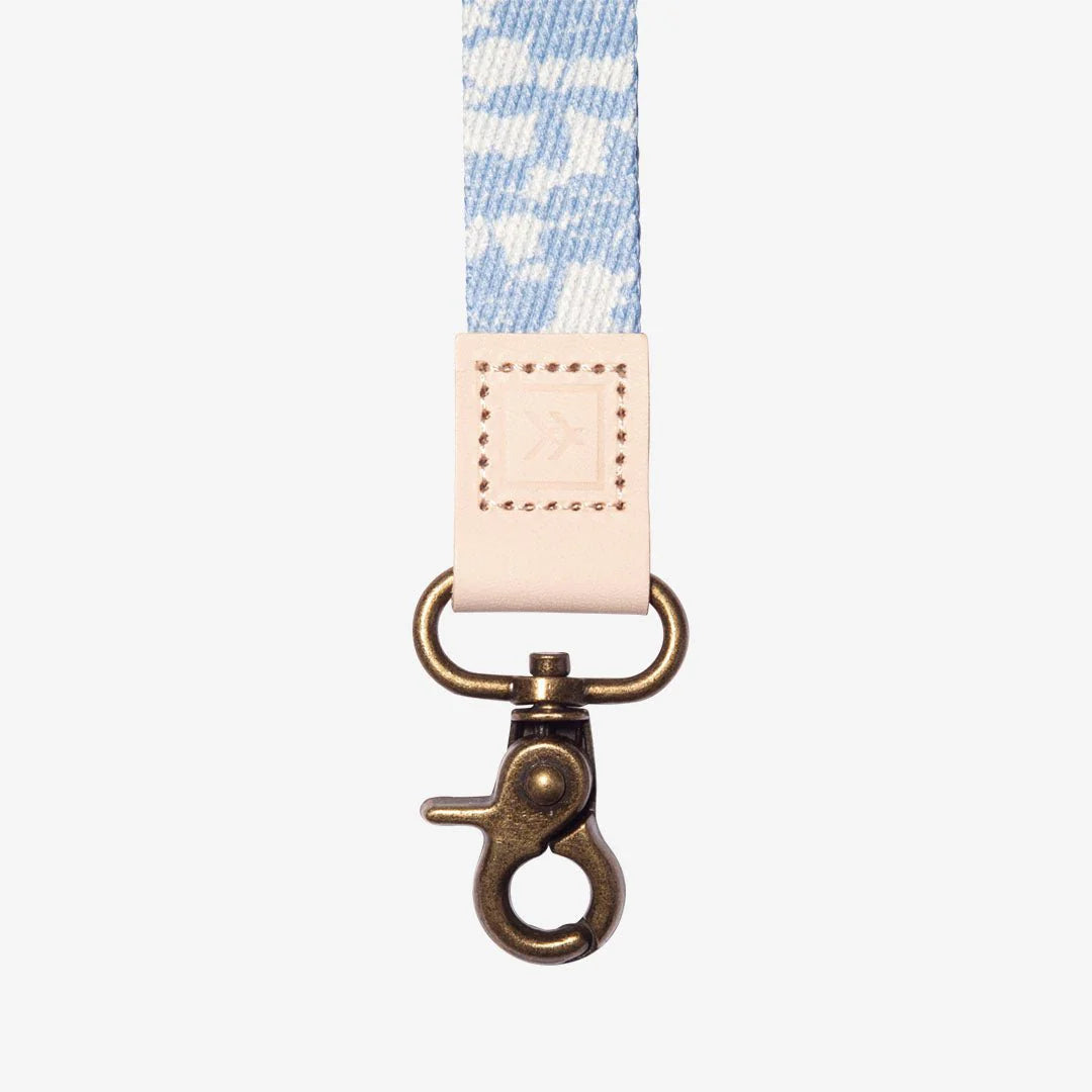 THREAD LANYARD NECK
